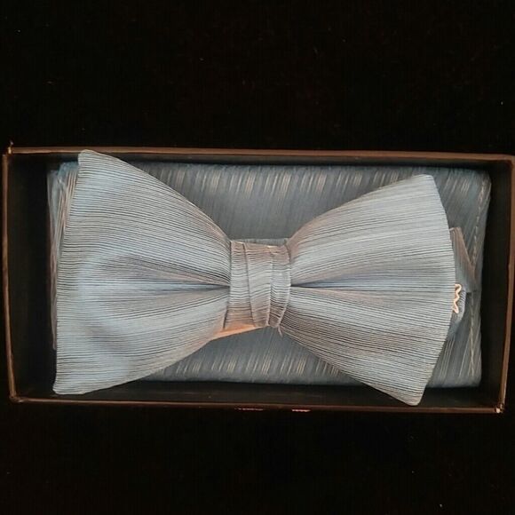 MEN'S LARR BRIO BOW TIE AND HANKY SET - Picture 1 of 2